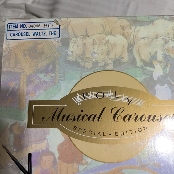 COPY - Poly musical carousel, NWT, plays Waltz, approx 10” by 5”dia, lovely gift - Picture 2 of 3